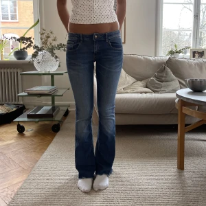  Low waisted jeans  - säljer dessa super snygga Low waisted Jens💘💘💘