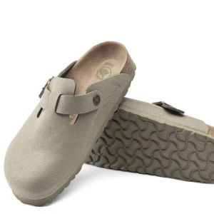 Boston Birkenstock  - Intressekoll om att sälja mina Gröna/ khaki boston birkenstocks som är as snygga å perfekt till sommaren. Nypris 1500kr. Försiktigt använda så dom är i jättebra shick!   