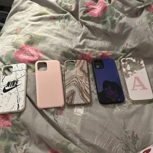Mobilskal  - Jätte fina skal till iPhone 11 pro, dock så använder jag inte dem, men det är 9 st skal säljer alla för 130kr och om man vill ha en så kostar den 15kr och vill man ha två så dubblas priset osv två av dem är holdit, resten kommer jag ej ihåg💕
