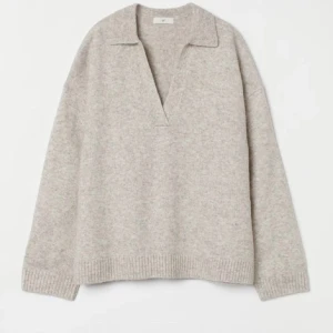 Beige tjock tröja - Super fin tjockare tröja i beige, använd fåtal gånger så bra skick!