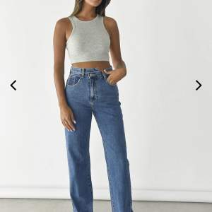 Säljer dessa snygga jeans från outfitbook då de tyvärr är för små för mig. Endast använda ett fåtal gånger💘