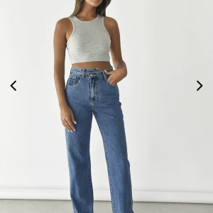 Jeans - Säljer dessa snygga jeans från outfitbook då de tyvärr är för små för mig. Endast använda ett fåtal gånger💘