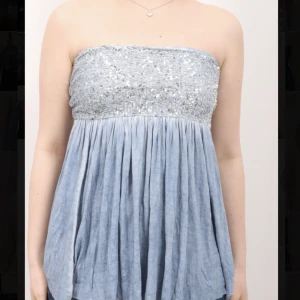 ⚡️Festtopp⚡️ - Denna söt toppen med silverpaljetter❤️‍🔥 Topp:120 Frakt:43