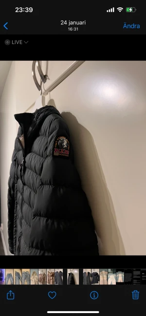 Vår/ höst jacka - har använt den 2-3 gånger , jackan är värd 4500. Jackan är i långmodell 