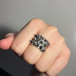 Edblad ring! - Skriver nu min trendiga edblad ring, då jag tror någon annan kommer att få bättre andvändning av den. Inga slitningar, som ny! 