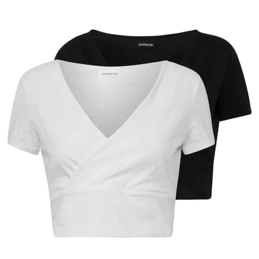 2 pack t-shirt från Even&Odd. Nytt skick. Svarta använd 1 gång & den vita några fåtal gånger. Inköpspris 189:- Mitt pris 120:-. 🌸Samfrakt🌸Swish-betalning🌸Spårbarfrakt🌸. T-shirts.