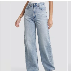 Ribcage wide leg jeans - Jeans från Levis, jättefint skick! Storlek 27.