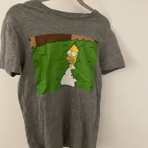 T-shirt The Simpsons  - Kul t-shirt med Homer på. 