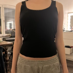 Linne - Svart linne från H&M som jag har klippt själv