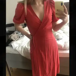 Fin röd långklänning. Använd ungefär två gånger