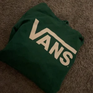 Vans hoodie - Säljer denna Vans hoodie, storlek s. Säljer för 200kr
