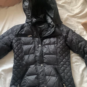 Rockandblue jacka - Säljer denna rockandblue jackan då den inte kommer till användning längre❤️ Pälsen har jag tappat bort❤️Har inga skador eller tydliga defekter ❤️