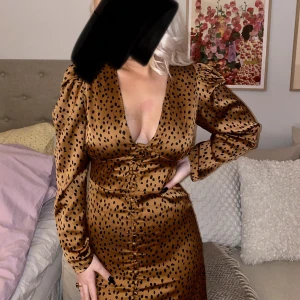 Klänning från Gina tricot - Sååååå fin klänning från Gina tricot som inte kommer till användning längre. 