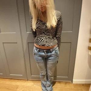 Blus - Jättefin zebrablus som går att ha till vardags men också till festliga tillställningar🦓