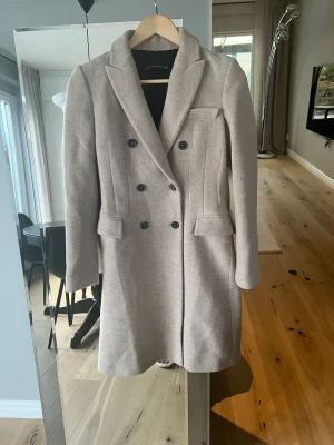 Kappa zara Ull - Figursydd kappa i klassisk modell och i fin kvalite