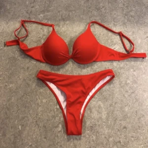 Badkläder  - bikini helt ny