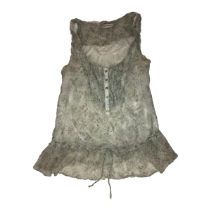 topp - jättefin och unik topp köpt second hand, aldrig använd! 🧚🏼‍♂️🤍🪐🐚