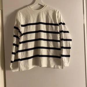 Randig tröja - Randig tröja andvänd 1 gång! 