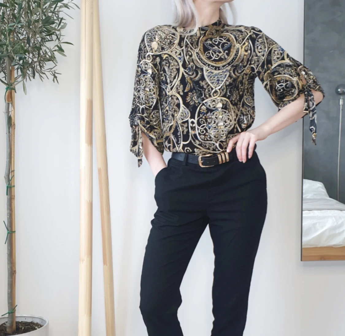 Airy Blouse / Top Gold and Black Aesthetic - 91