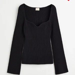 Ribbstickad tröja h&m  - Helt oanvänd med prislapp kvar. Strl S. Nypris var 399. Betalning via Swish💕FINNS KVAR!