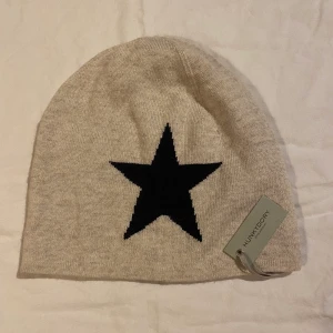 Hunkedory mössa - Helt ny mössa från hunkydory. Den är jättemjuk och skön ❣️