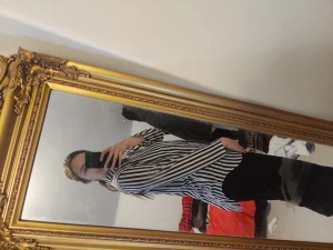 Svart vita strapiga tröja - Passar till kontors jobb