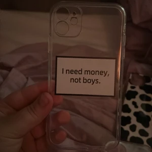  Säljer de här mobilskalen iPhone 11  -  mobilskal 