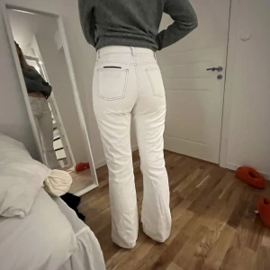 eytys jeans - såå snygga jeans ifrån eytys !! modellen är ca 170cm❤️ så snygga till våren !!