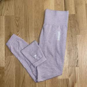 Gymshark adapt marl seamless leggings i färgen light purple (slutsålda på hemsidan). Fint skick! Ser mer lila ut i verkligheten!
