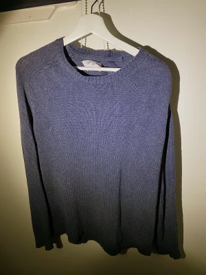 Our Legacy Silk Knitwear - Hej, säljer min sweatshirt från Our Legacy. Den är i 100% silk och väldigt bra skick. Storlek Medium och True To Size. Priset är inte hugget i sten. Hör av dig vid frågor.