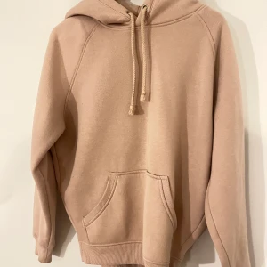 Beige hoodie bikbok  - Beige oversized hoodie toppenskick från bikbok storlek xs!