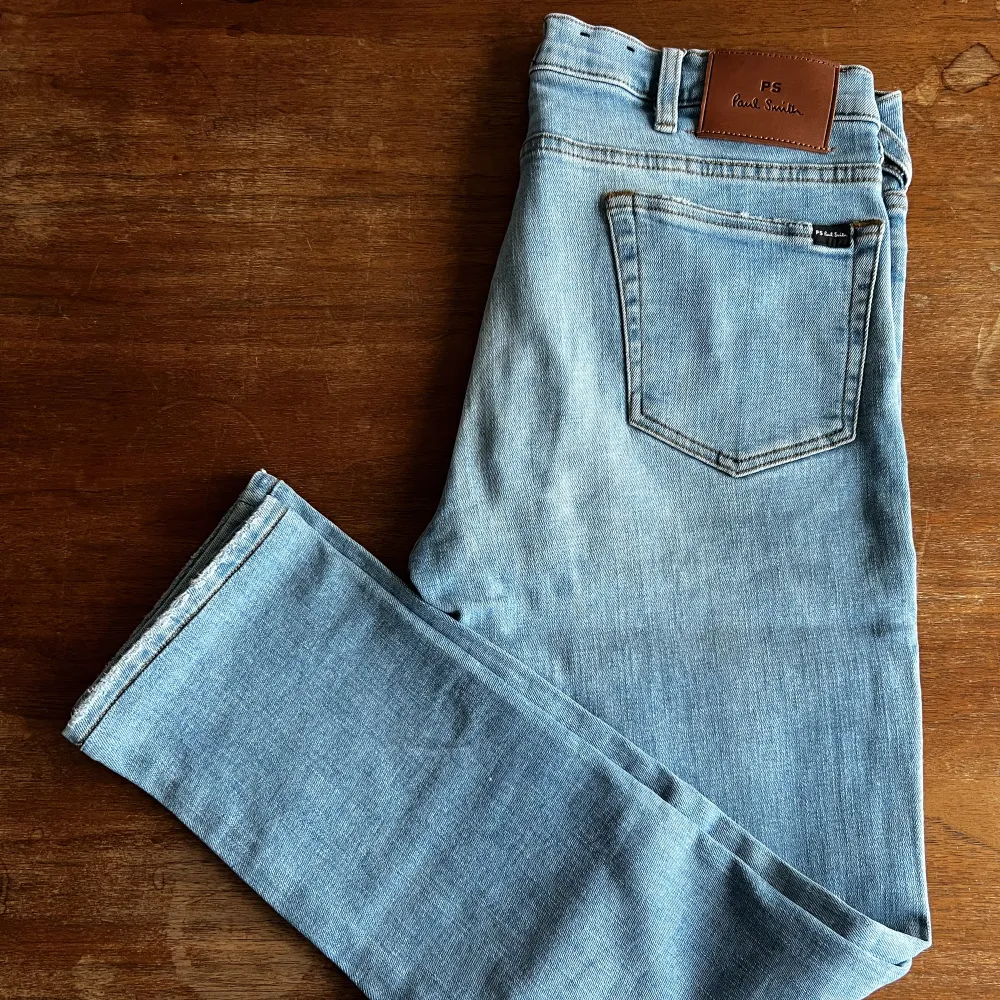 Använda 2 gånger  Uppsydda 170cm kille, med orginalkant . Jeans & Byxor.