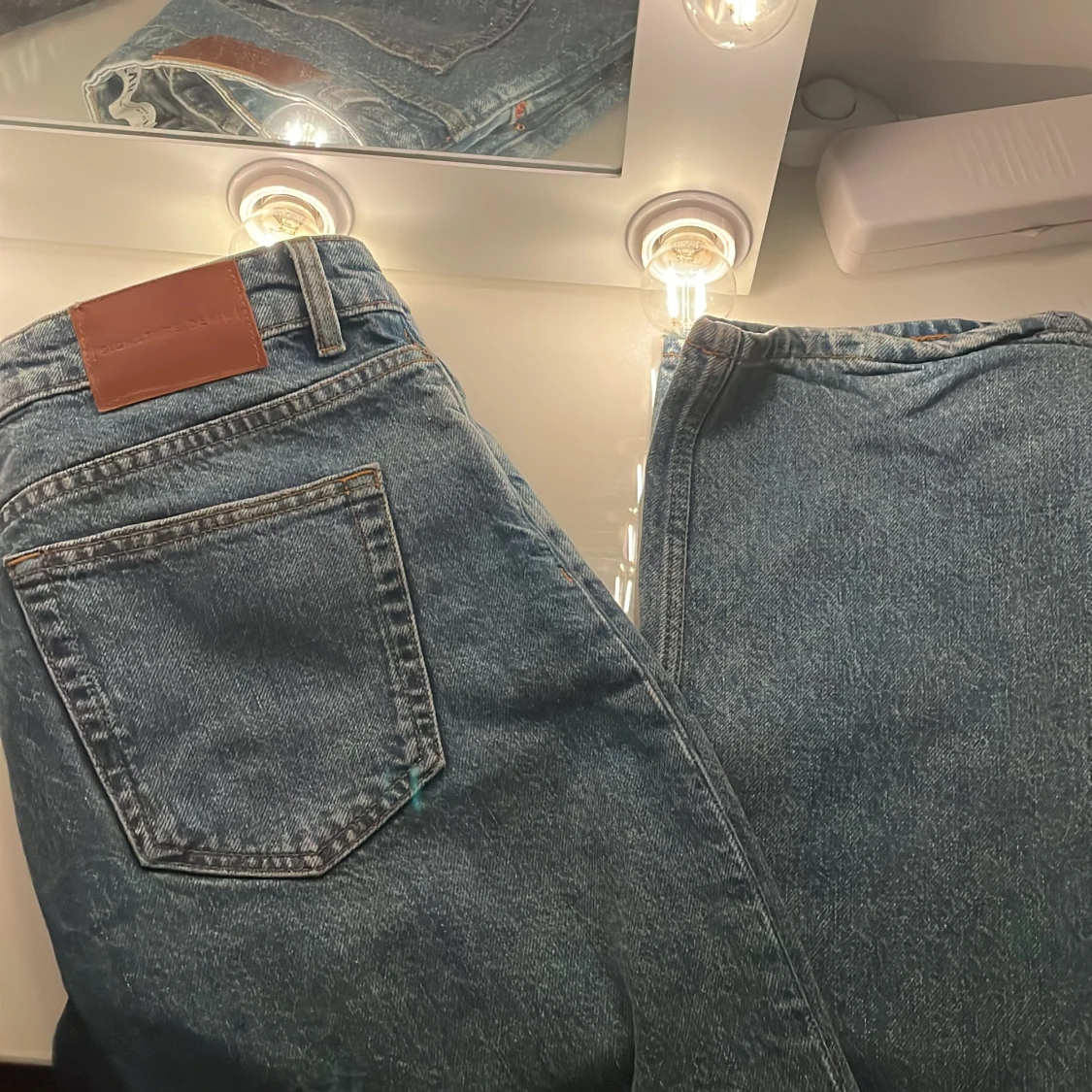 Zara midwaist straight jeans  - 90