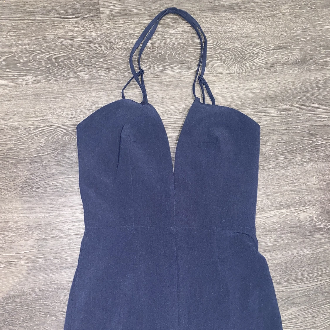 Byxdress med öppen rygg