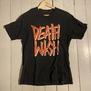 Graphic T-shirt  - T-shirt från Deat Wish storlek L
