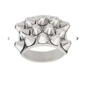 Peak Edblad ring  - Ring i storlek L 18,5 mm.  Söker efter någon som vill BYTA mot storlek S 16,8 mm eller köpa för full pris (399kr).