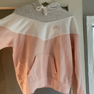 Nike - Oanvänd Nike hoodie 