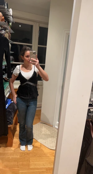 Fest topp - Säljer en super snygg topp från zara som är helt ny och slutsåld❤️