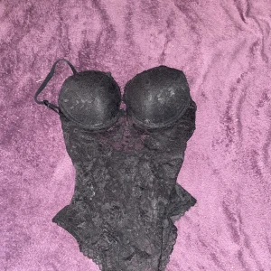 Svart body - Svart body i storlek 36 använd 1 gång