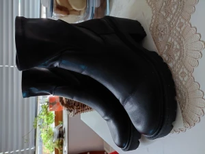 Black ankle boots - Size 39 - Only worn once - Very comfortable and light weight - Bought it on Zalando and the brand is Even&Odd - I am willing to meet if you live in Malmö - Don't hesitate to contact me if there are any questions or curiosities about the item 💫