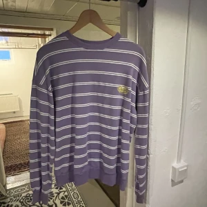 Junkyard sweatshirt - En junkyard sweatshirt i snygg färg, storlek M men passar även S Använd fåtal gånger så bra skick 