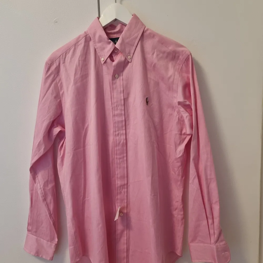 Oanvönd skjorta från ralph lauren  Storlek Large 15 2/3 . Skjortor.