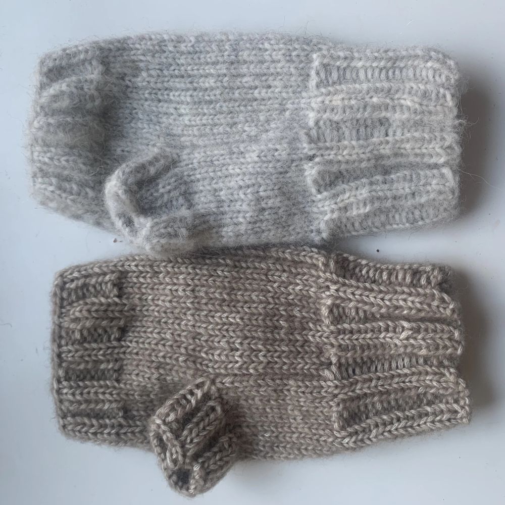 Handstickade torgvantar i beige eller vit!❤️ 100 kr+15 kr frakt. Stickat.