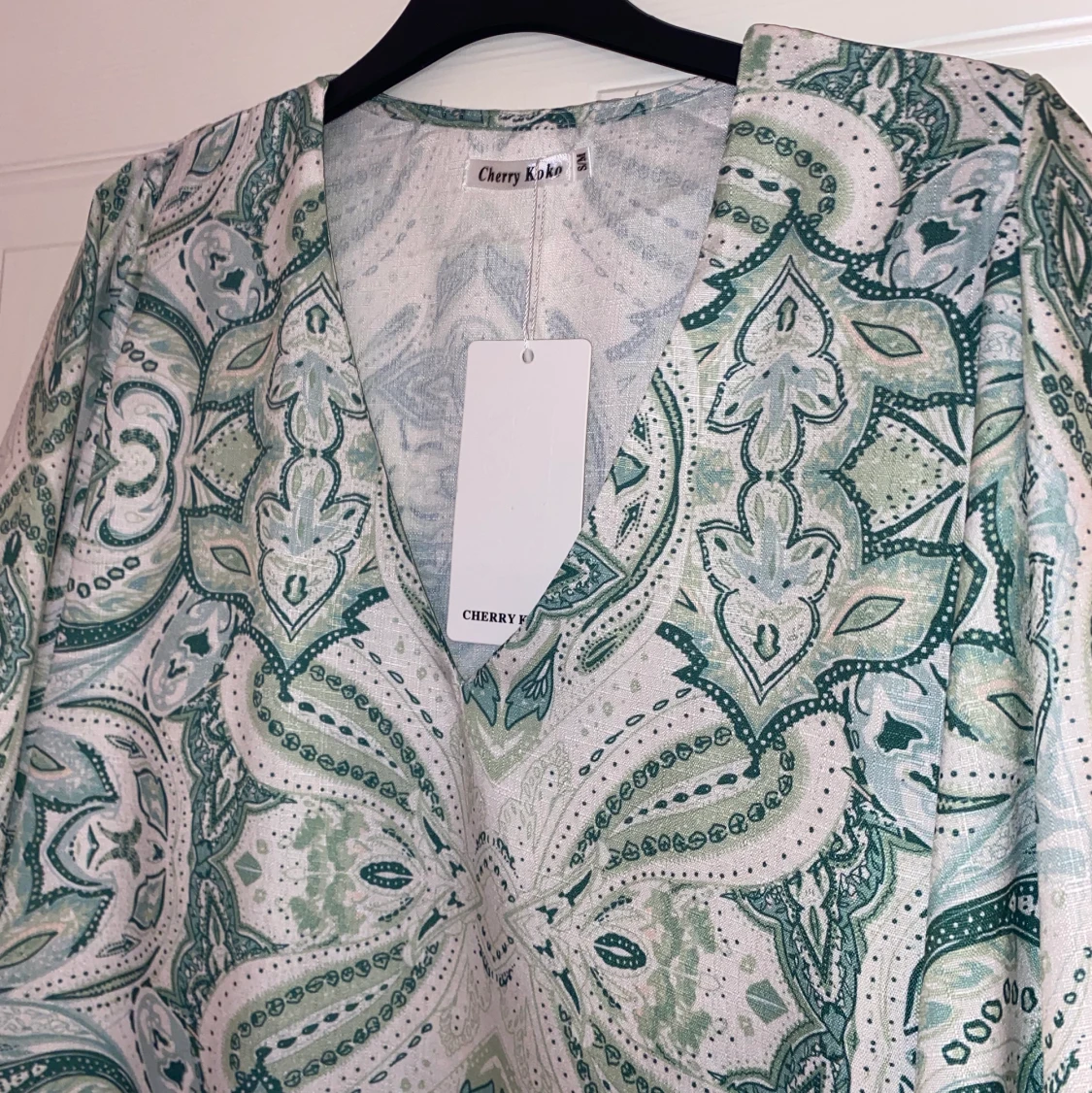 Vit/grön mönstrad klänning - 90