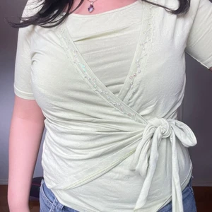 Storlek M - skit snygg y2k tröja som är min mammas gammla🥰