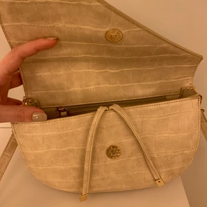 Handväska  - Fin, trendig väska från NAKD. Aldrig använd.💗