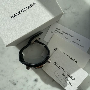 Balenciagaarmband - Använt väldigt få gånger, jättefint och inte slitet överhuvudtaget 