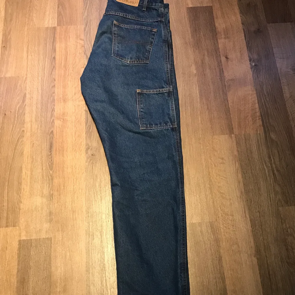 Snygga blå jeans från Dunord strl D104 i fint skick! Köpta på Beyond retro i Göteborg.. Jeans & Byxor.