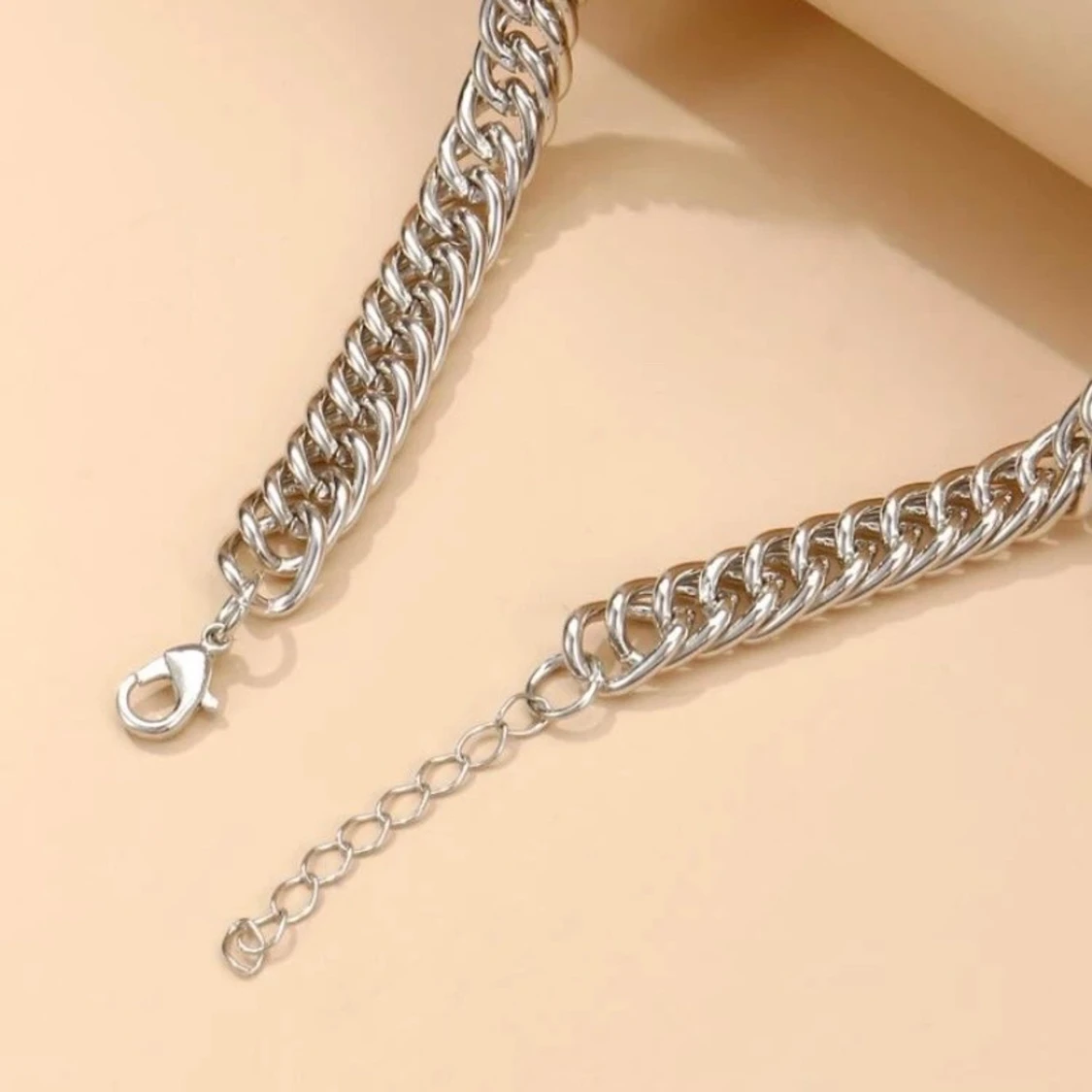 Oanvänt halsband - 90