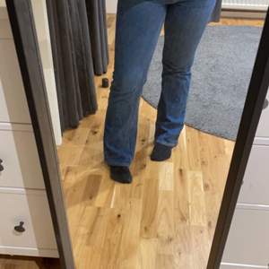 Jättefina jeans från hm i storlek 40, men skulle mer säga en 36/38 då de är ganska små i storleken. Säljer då de ej komme till användning längre. Köpta för 299kr
